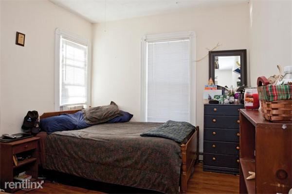 Building Photo - 4 br, 2 bath Duplex - 93 Surrey St 2