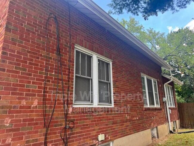 Building Photo - 424 Abston St