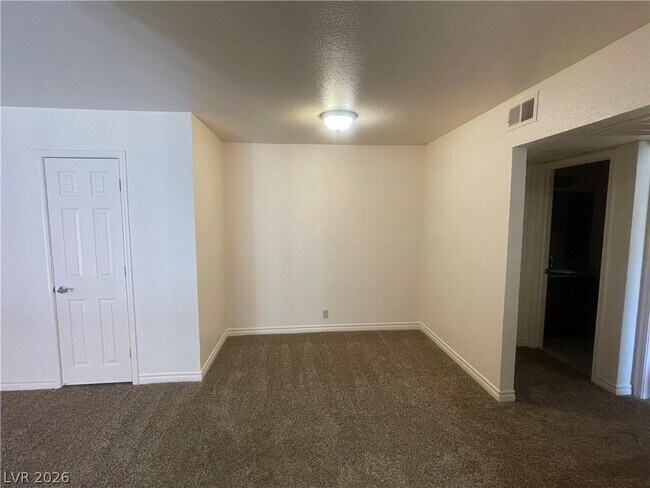 Foto del edificio - 5350 River Glen Dr