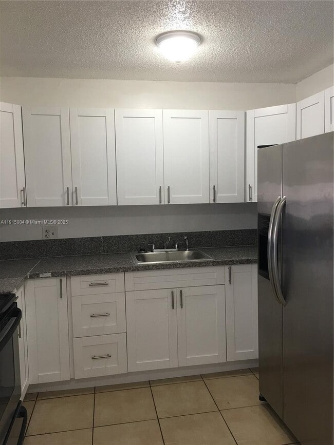 Building Photo - 3243 Coral Ridge Dr