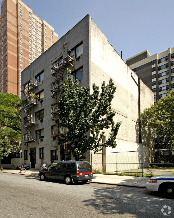 Primary Photo - 319 E 25th St