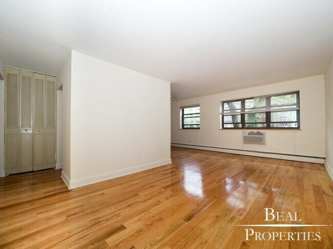 Building Photo - 1 bedroom in CHICAGO IL 60657