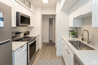 1BR, 1.5BA - 806SF - 1643 Josephine