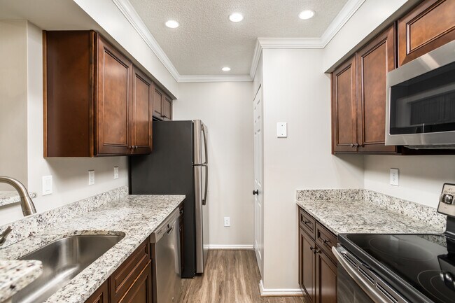 Building Photo - Dunwoody Ridge