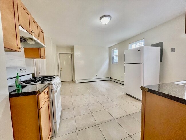 Building Photo - 33 Holborn St