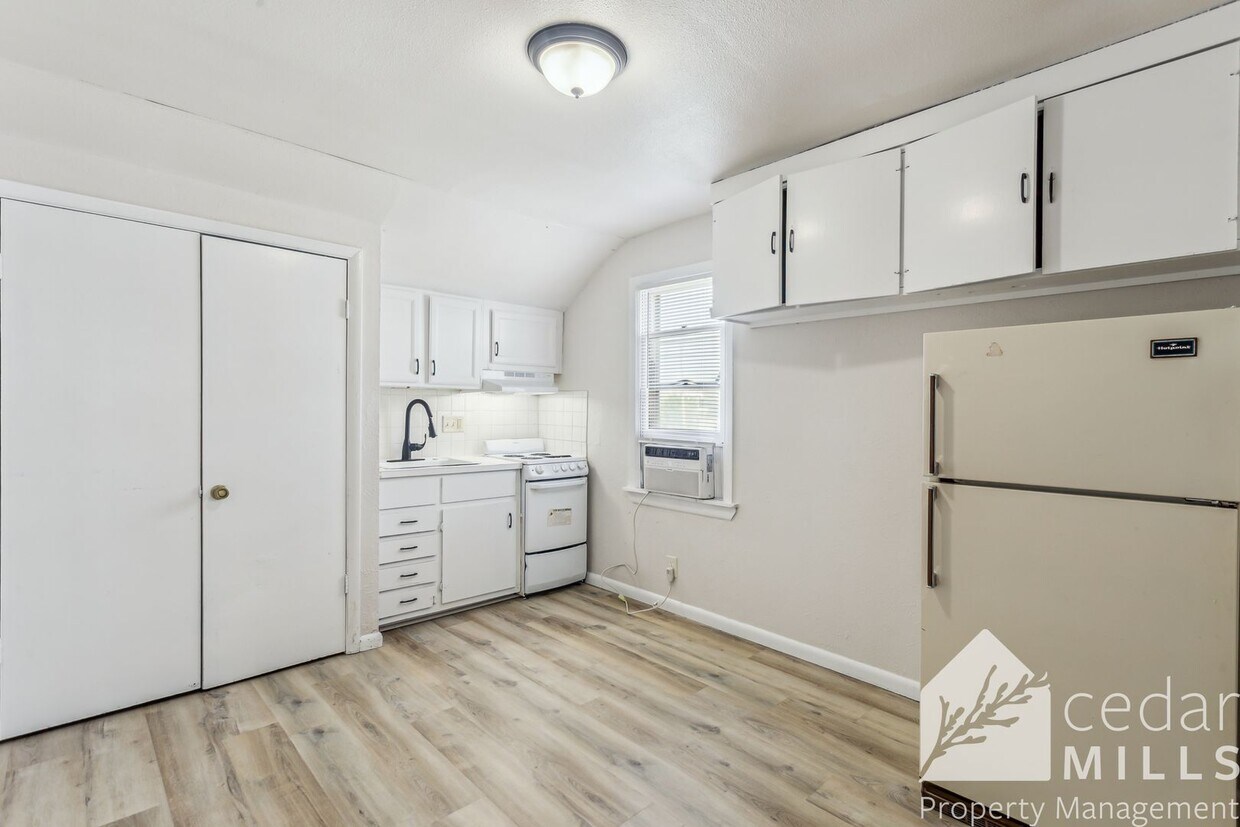 Foto principal - 1728 N Hillside St