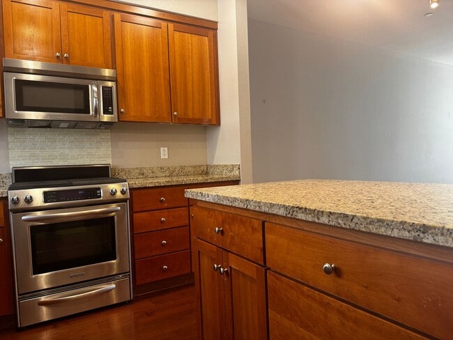 Building Photo - Bright, Meticulously-Maintained Mountain V...