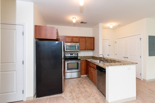 Woodbury kitchen - Bedford Green Apartments