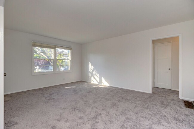 Foto del edificio - Stunning 4 bedroom home in the heart of Ma...