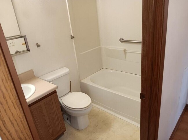 Building Photo - Pleasantville