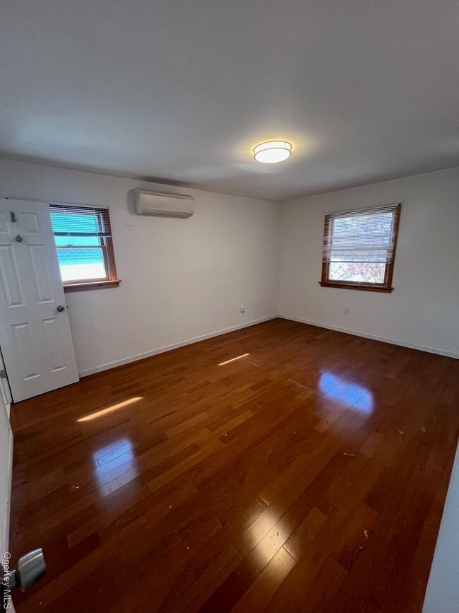 Foto del edificio - 240-46 67th Ave