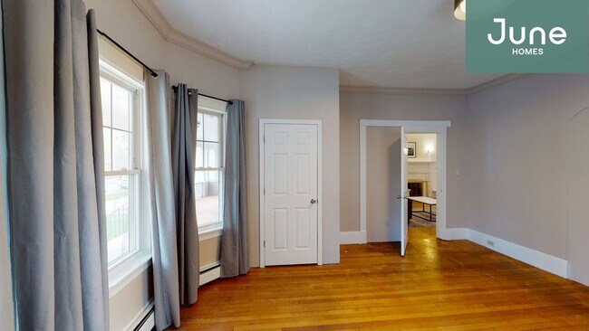 Foto del edificio - ROOM ONLY in 4-bed/2.0-bath Home