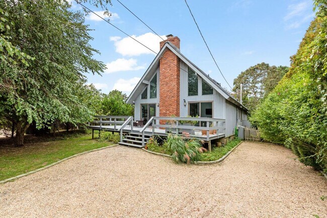 Foto del edificio - 32 Gardiner Dr