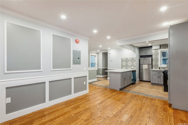 Building Photo - 357 Warwick St