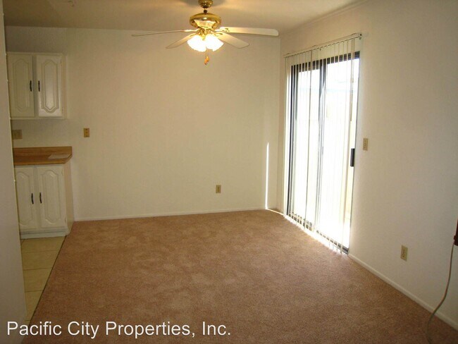 Foto del edificio - 3891-3899 Farquhar Ave