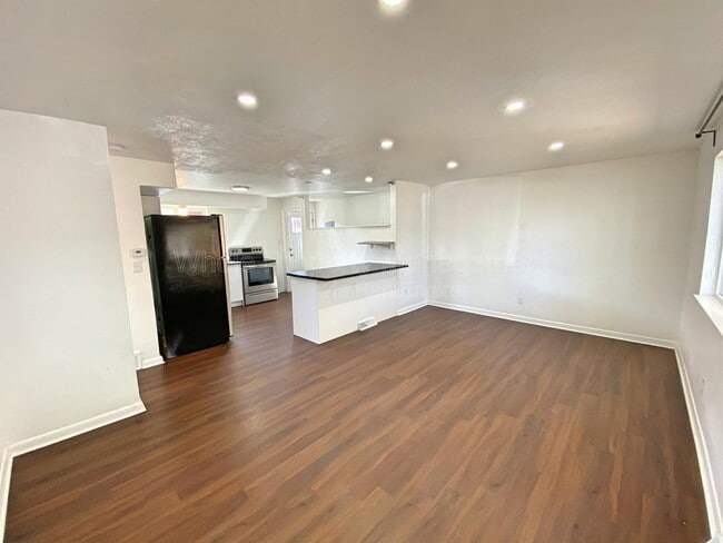 Photo - 2829 W Park Pl Apartment