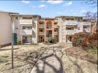Building Photo - 2 bedroom 2 bathroom condo near Furman