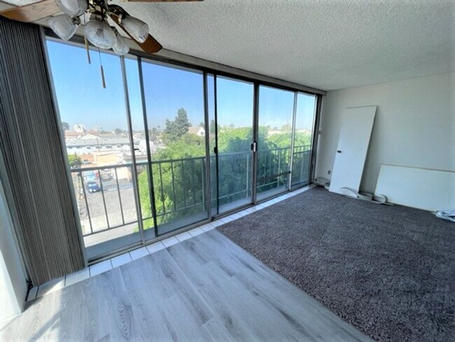Foto del edificio - DOWNTOWN LONG BEACH 2BR/2BA CONDO ON 4TH F...