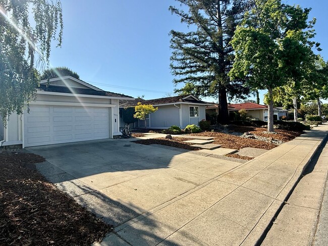 Building Photo - Beautiful 4 Bedroom 2 Bath Home in Desirable Sunnyvale Neighborhood