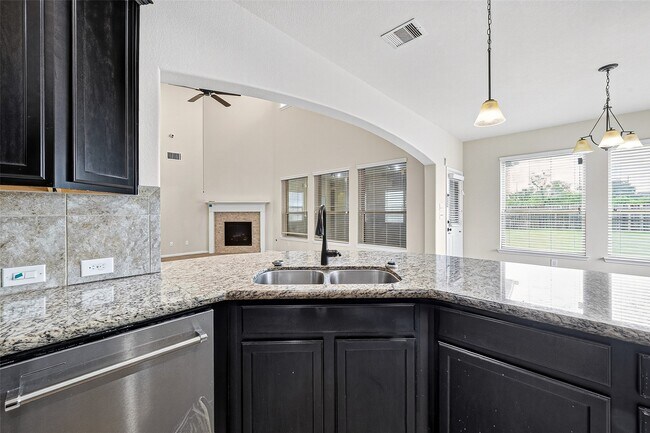 Building Photo - 2931 Oakdale Landing Ct