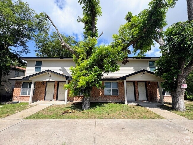 Building Photo - 206 Veterans Ave