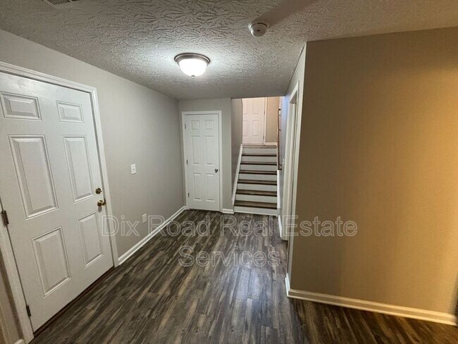 Building Photo - 30 Leah Ct