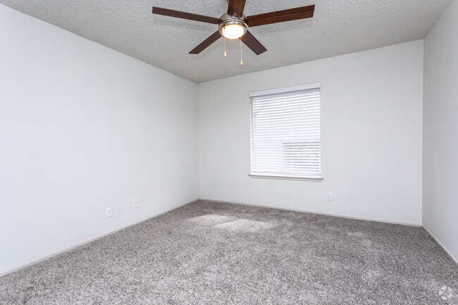 2BR, 2BA - 998SF Bedroom - Chestnut Park