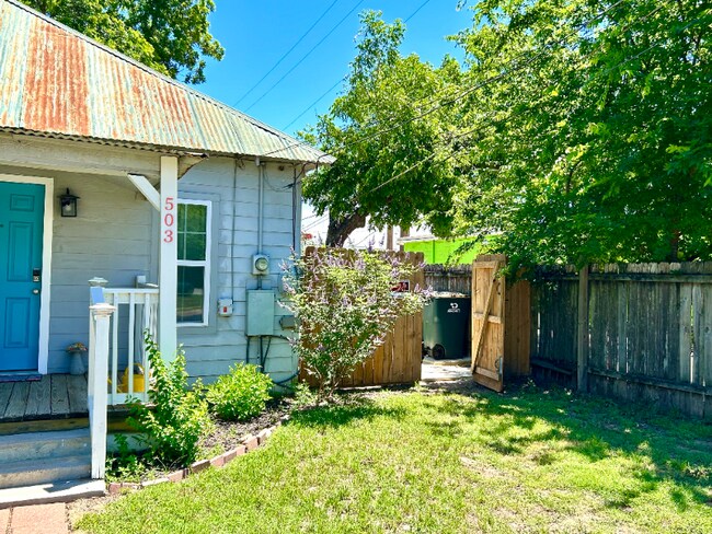 Foto del edificio - 503 Pecan St