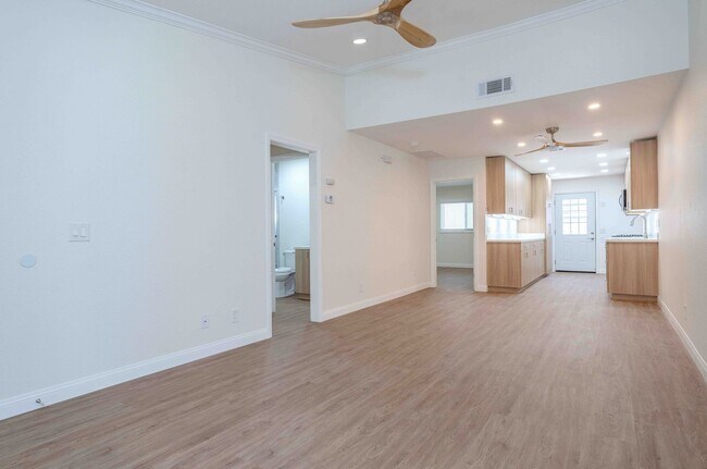 Foto del edificio - 10419 Hayford St