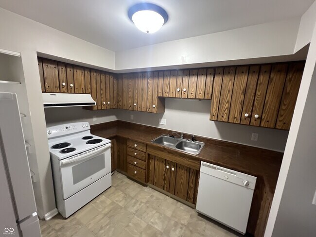 Foto del edificio - 1310 Millerwood Ct