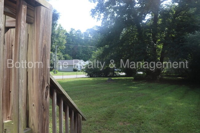Building Photo - Cozy One Bedroom Condo With Spacious Backyard