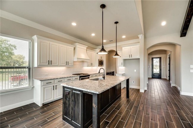 Foto del edificio - 4101 Bluff View Dr