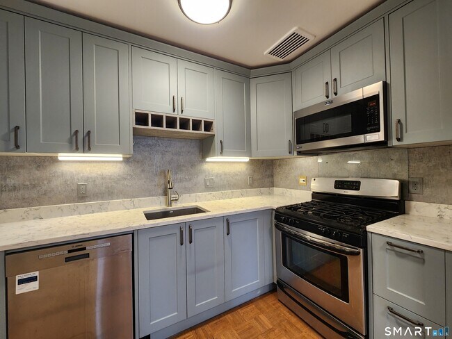 Foto del edificio - 22 North Lake Dr