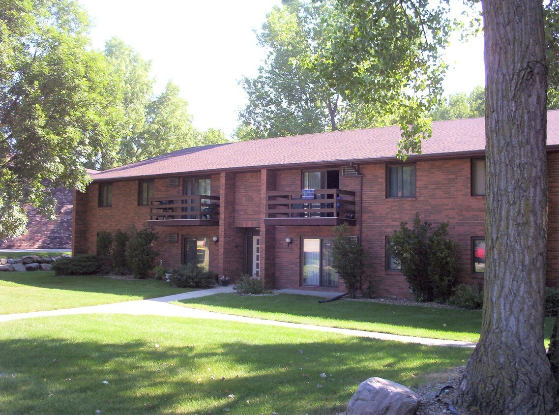 Primary Photo - 2343 Chalet Gardens Rd