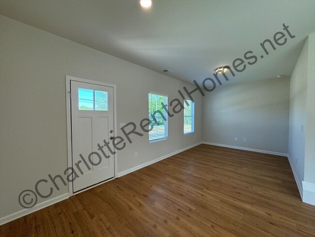 Foto del edificio - New 3 bed 2.5 bath home in Hickory!