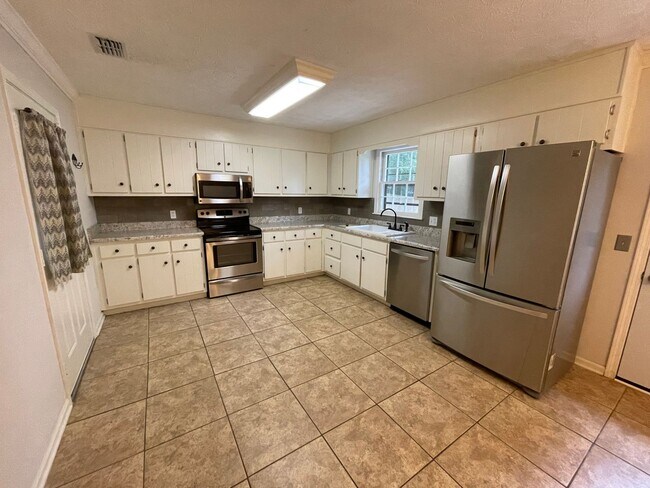 Foto del edificio - Nice 3/2 House in Armuchee- $1,895