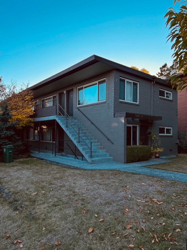 Building Photo - 5409 NE 65th St