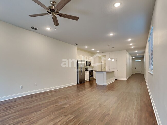 Building Photo - 558 Onate Cir