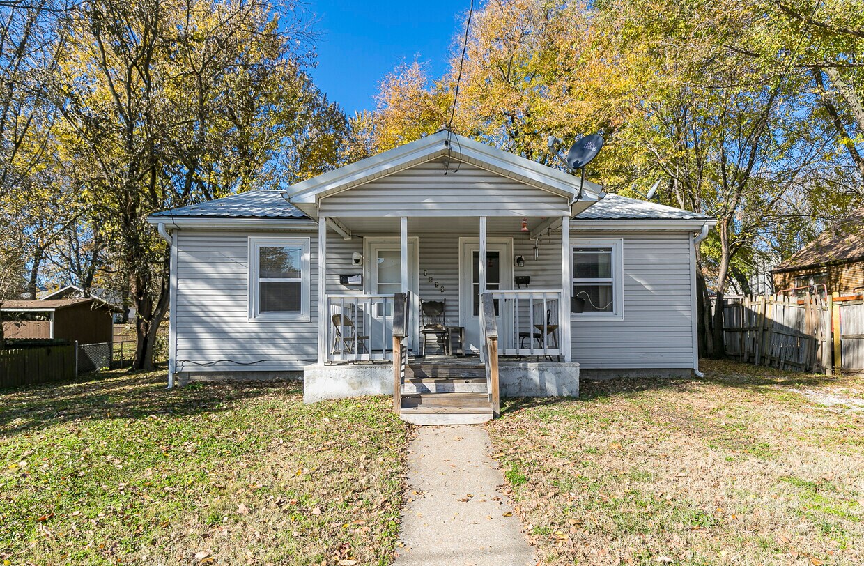 1629 N Douglas Ave, Springfield, MO 65803 Townhome Rentals in