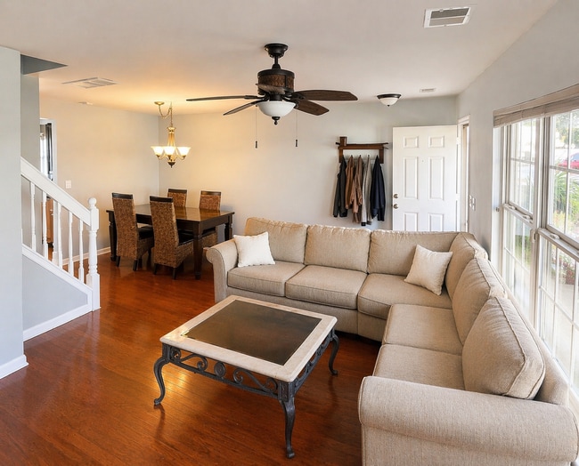 Building Photo - 525 Candida Dr