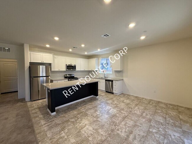 Foto del edificio - 3309 Sonya Ave