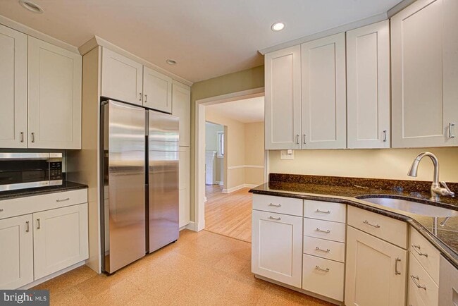 Building Photo - 6717 44th Ave