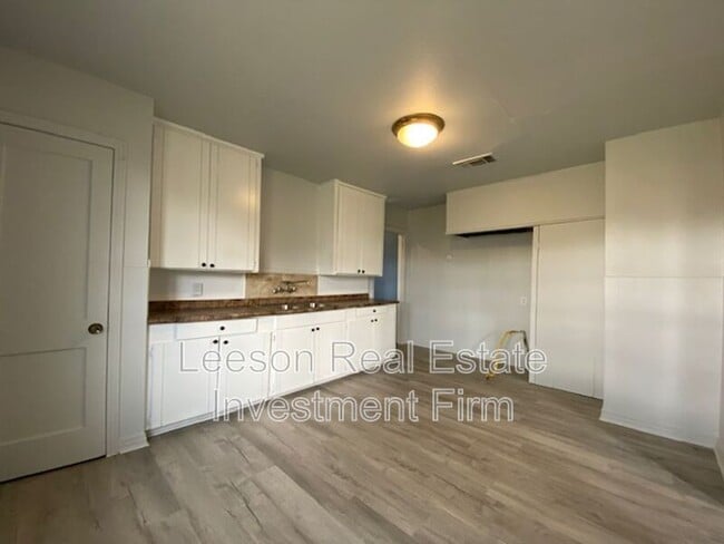 Building Photo - 3732 Frederick St