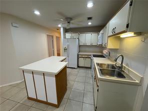 Building Photo - 5439 Kenwood Dr