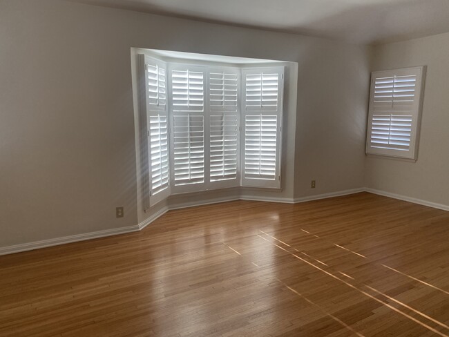 living room - 8106 Truxton Ave