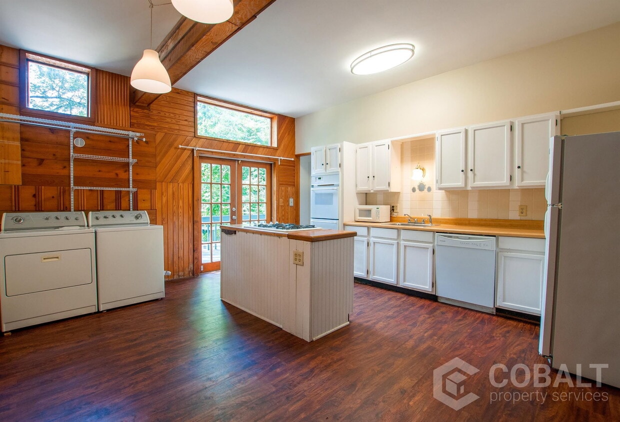 Photo - 856 Monroe Drive Northeast