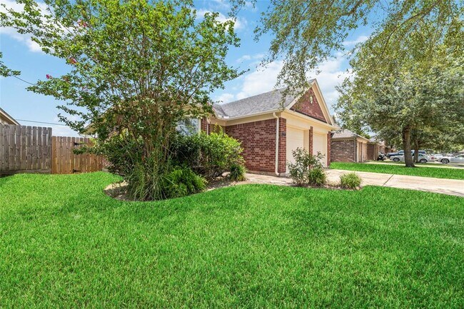 Building Photo - 3 Garden Grove Dr