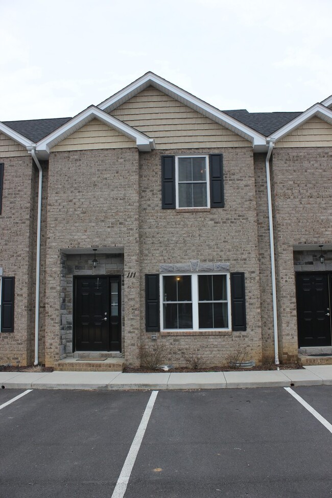 Foto del edificio - Townhouse for Rent in Cedar Point