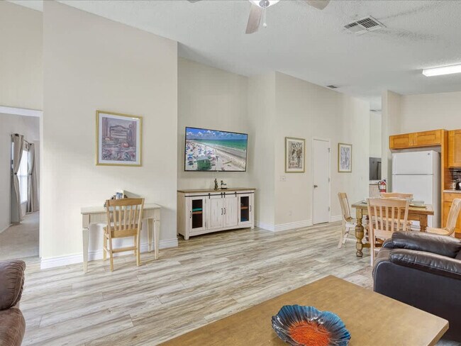 Building Photo - 520 Castlemain Cir