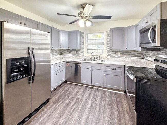 Foto del edificio - 328 Robertson Ave